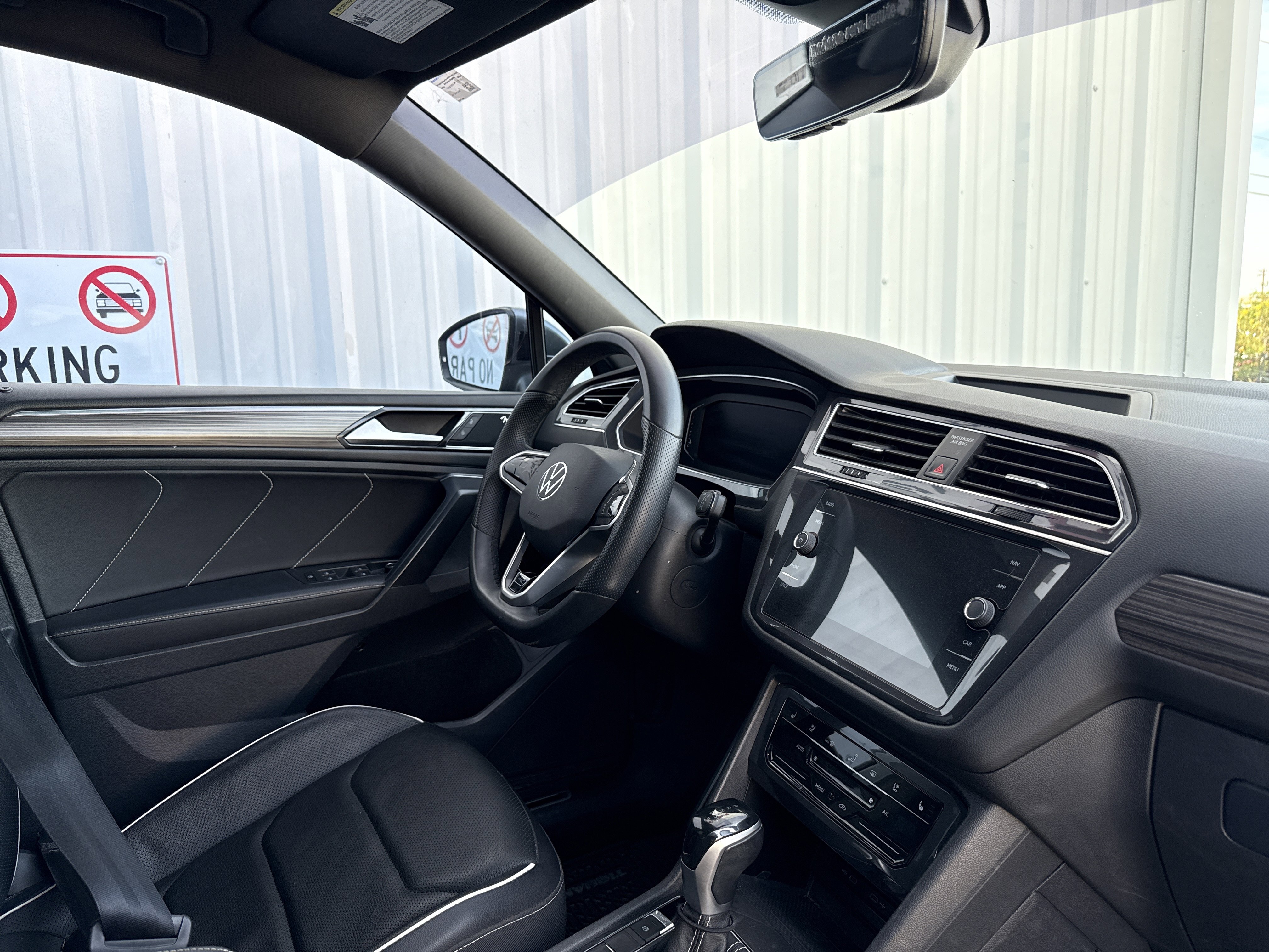 Used 2022 Volkswagen Tiguan SEL R-Line image 36