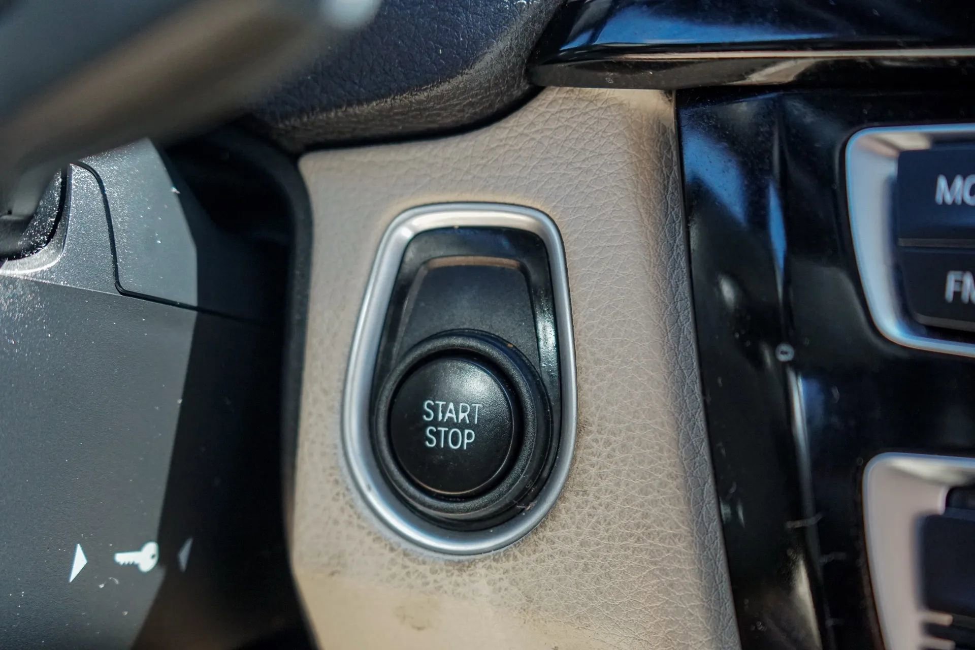 Used 2017 BMW 330e image 23