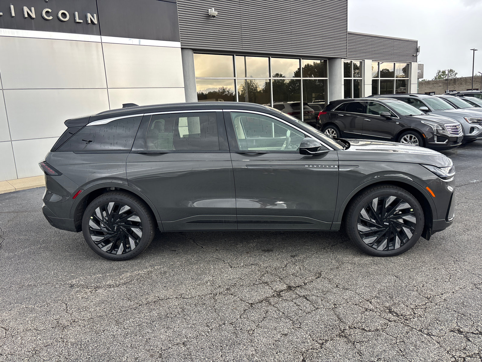 New 2026 Lincoln Nautilus Black Label w/ Jet Appearance Package AWD/4WD image 8