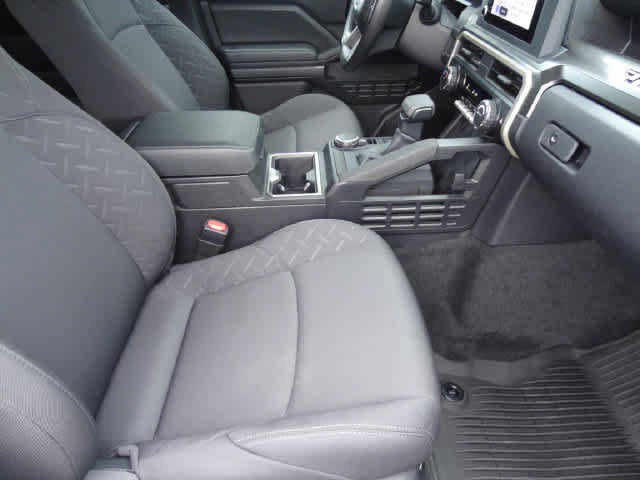 Used 2025 Toyota Tacoma SR5 AWD/4WD image 13