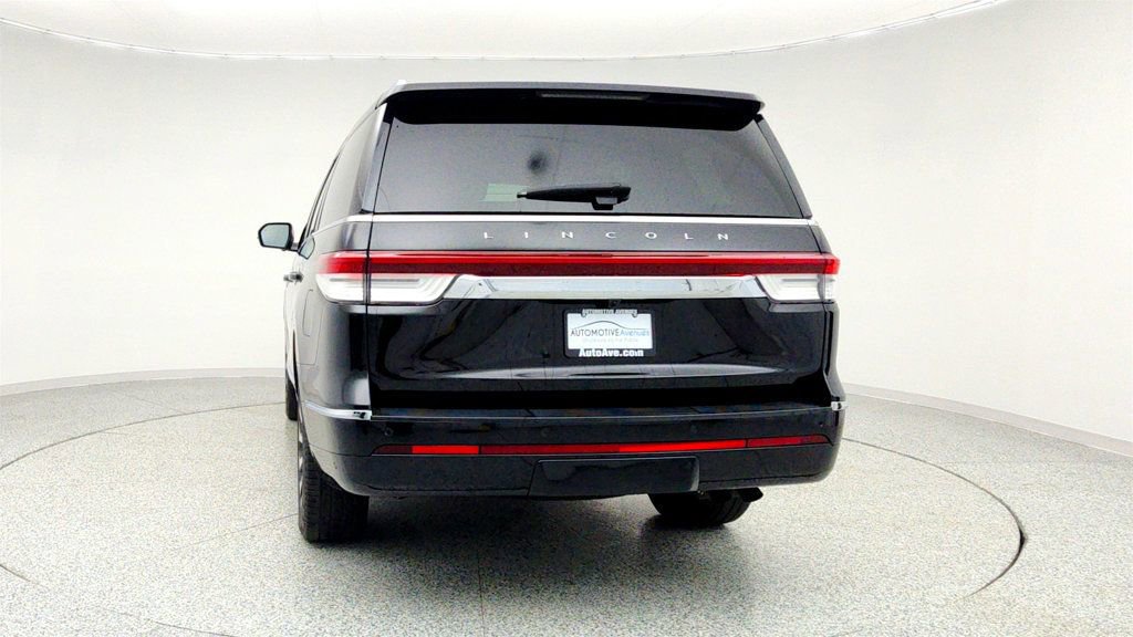 Used 2023 Lincoln Navigator Reserve AWD/4WD image 6