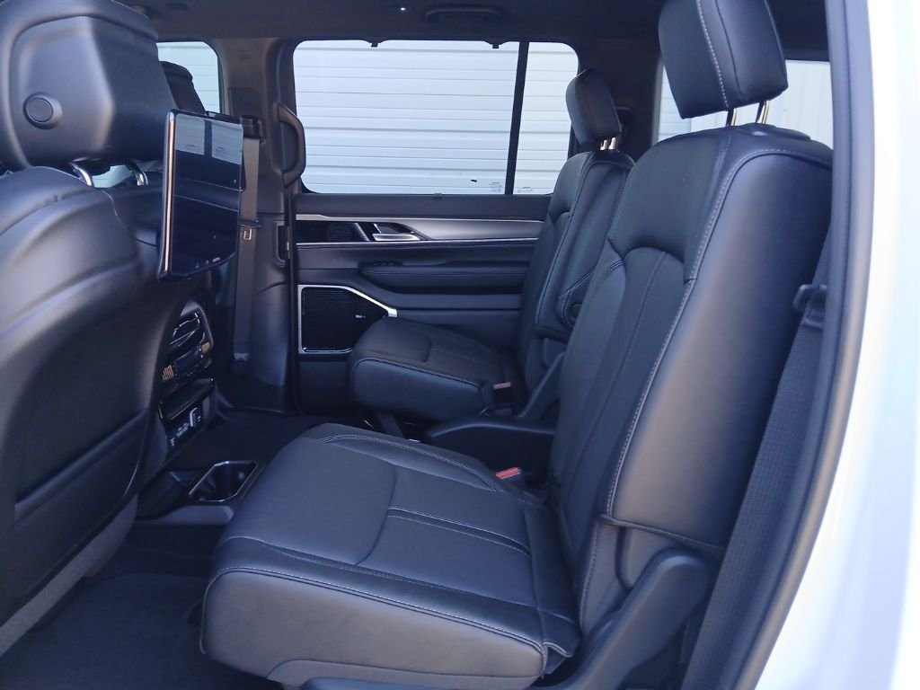 New 2026 Jeep Grand Wagoneer Limited AWD/4WD image 36