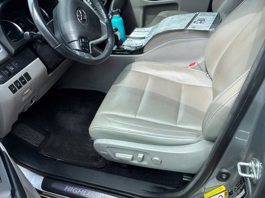 Used 2018 Toyota Highlander Limited Platinum AWD/4WD image 5
