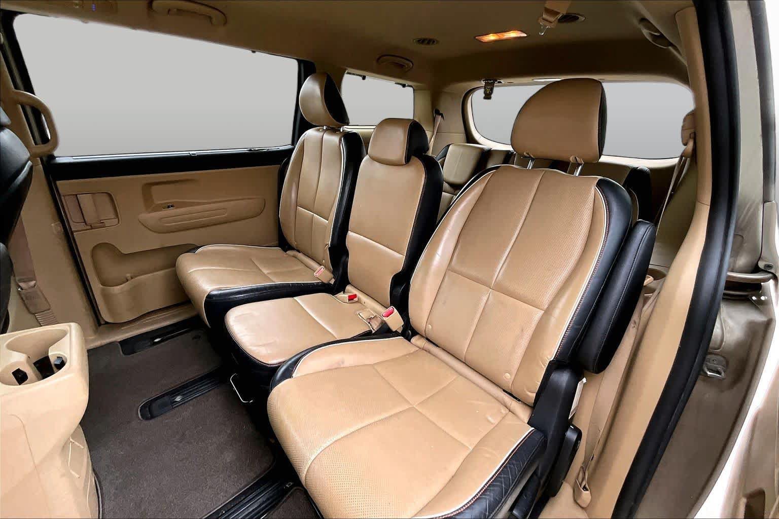 Used 2017 Kia Sedona LX w/ LX Essentials Premium Package FWD image 16