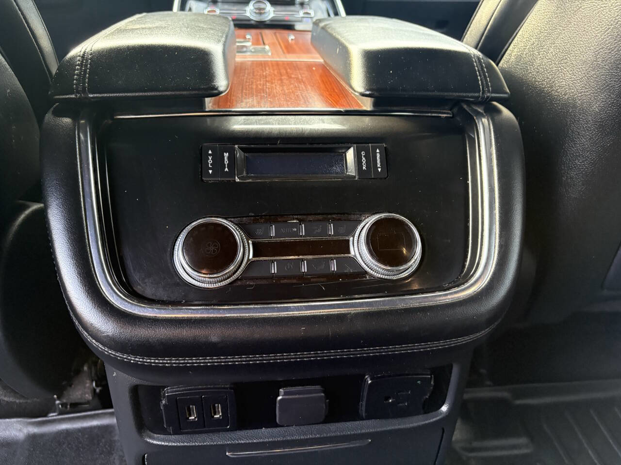 Used 2018 Lincoln Navigator Premiere image 22