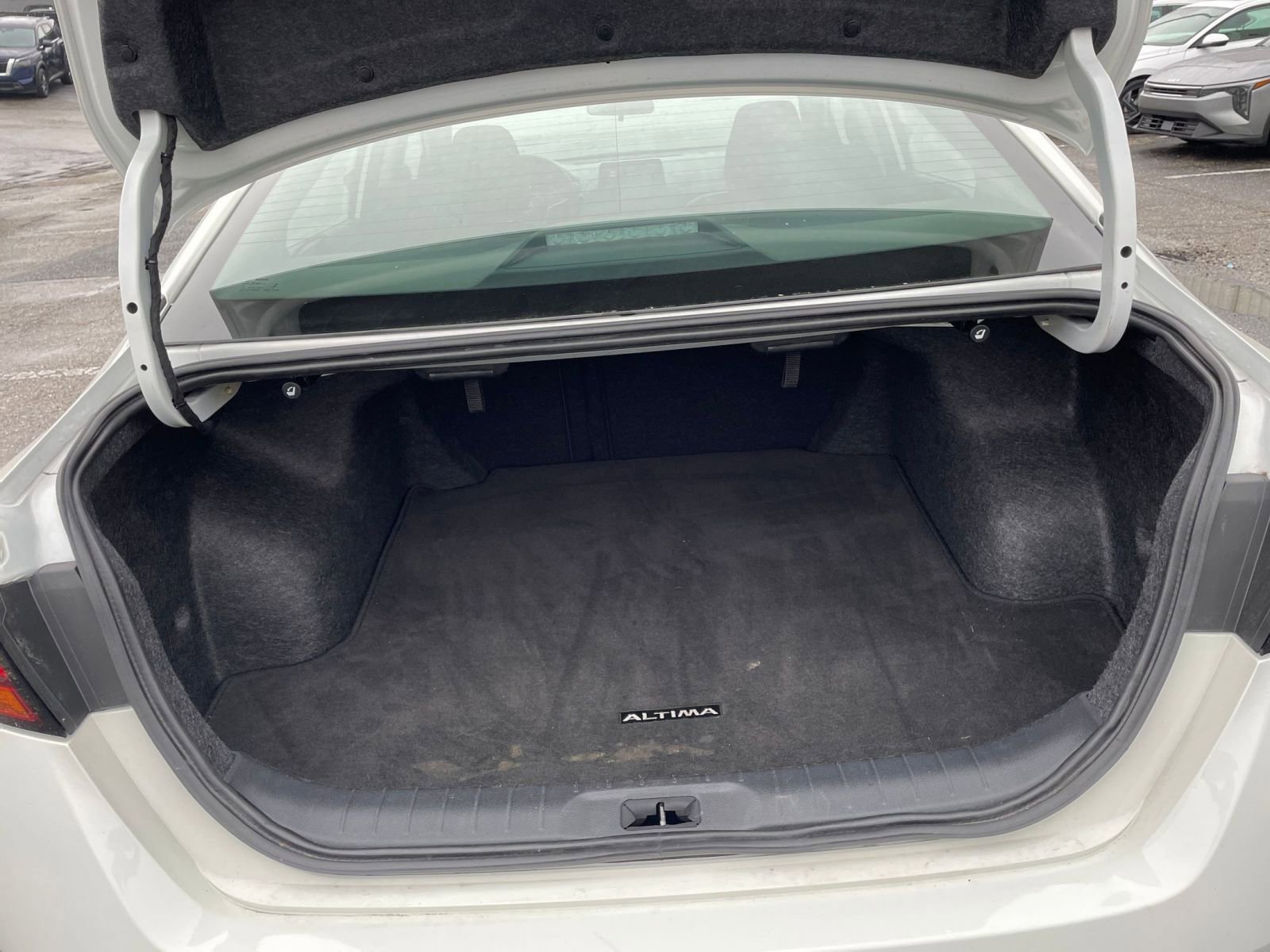 Used 2025 Nissan Altima 2.5 SV image 30