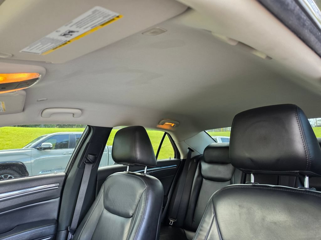 Used 2022 Chrysler 300 Touring L RWD image 32