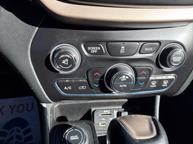 Used 2015 Jeep Cherokee Limited AWD/4WD image 33
