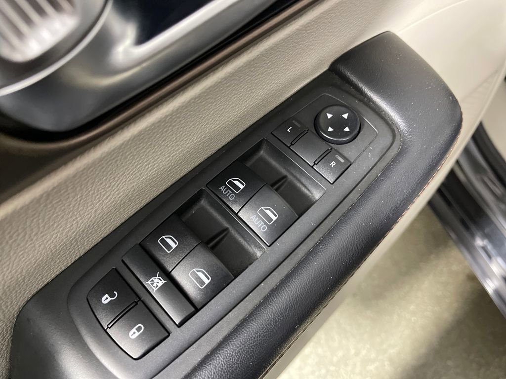 Used 2019 Chrysler Pacifica Touring Plus image 18