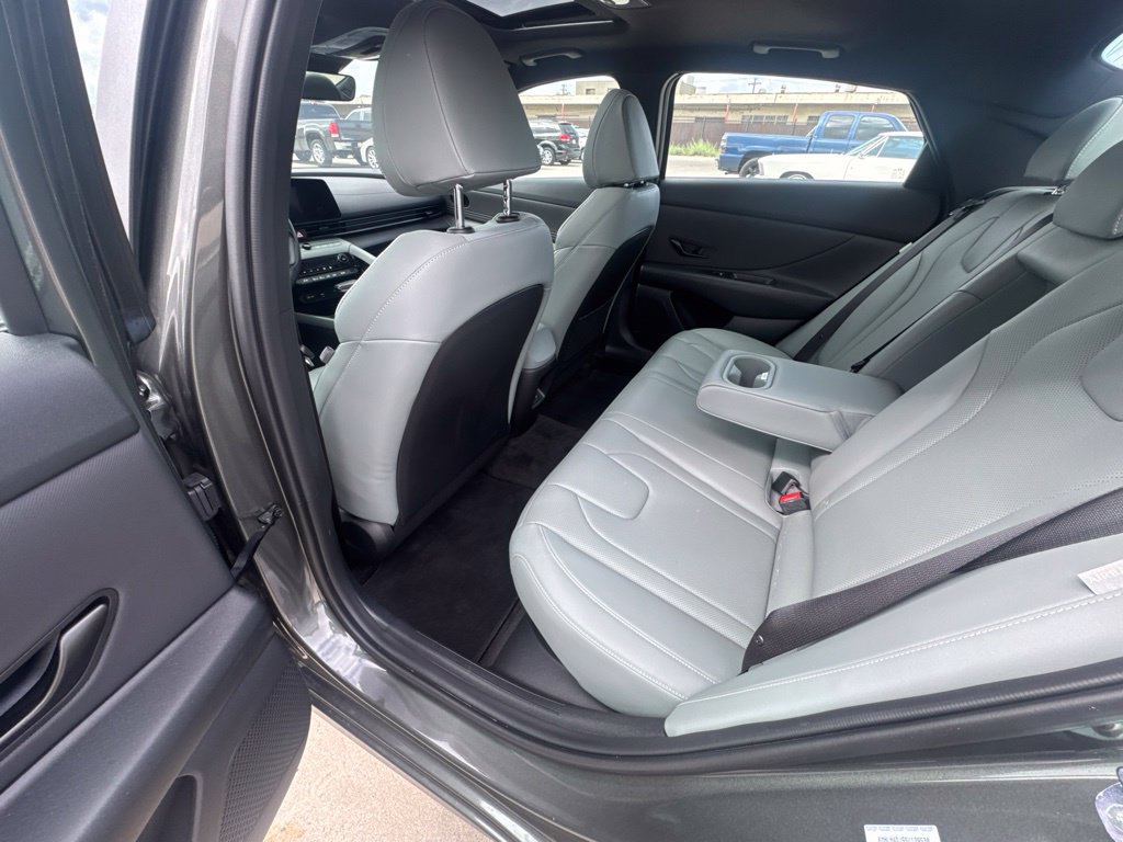 Used 2025 Hyundai Elantra Limited FWD image 13