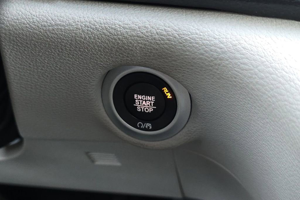 Used 2023 Chrysler Pacifica Limited image 23