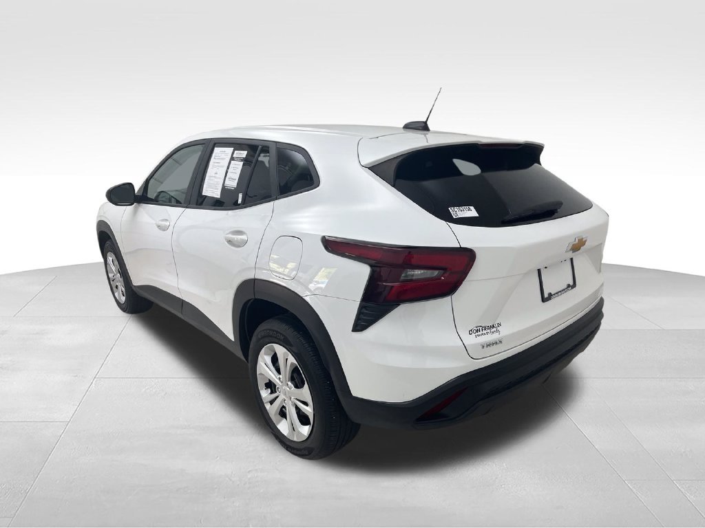 Used 2025 Chevrolet Trax LS FWD image 3