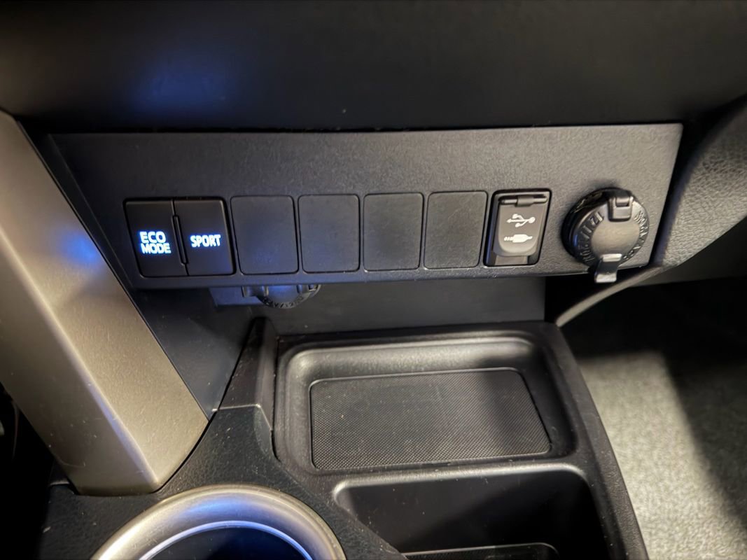 Used 2015 Toyota RAV4 XLE image 9