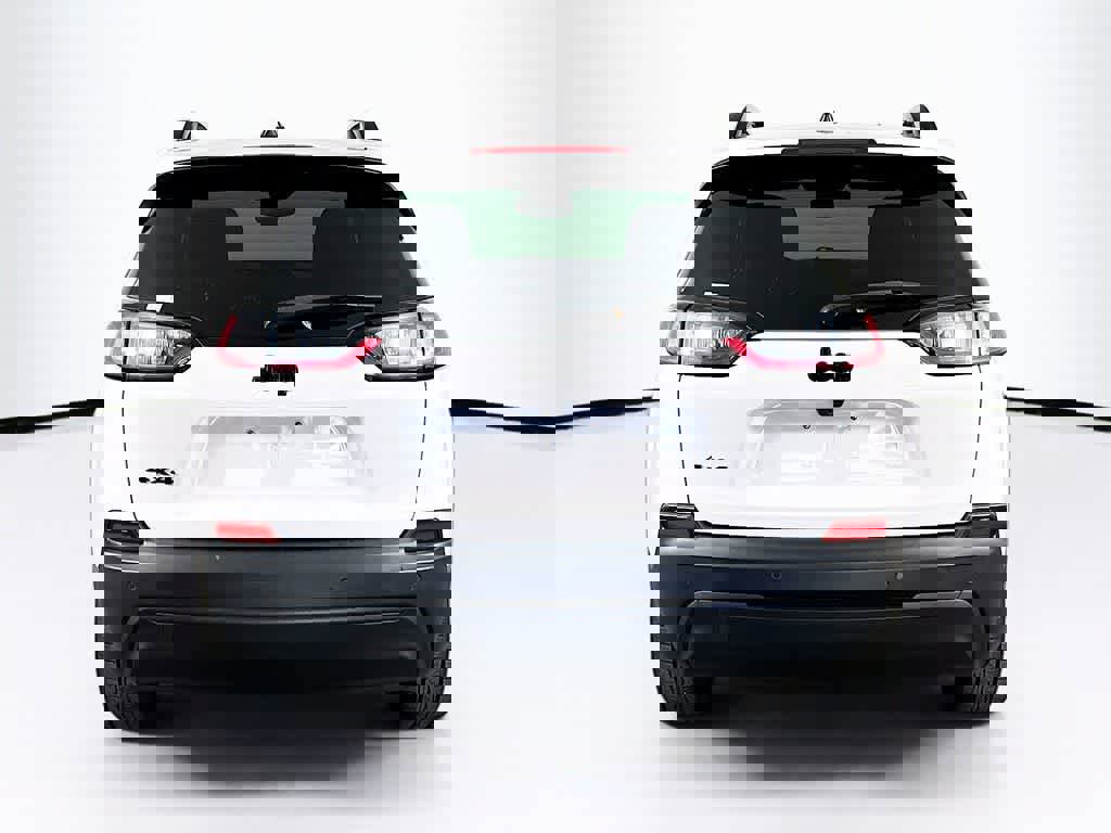 Used 2023 Jeep Cherokee Altitude Lux image 5