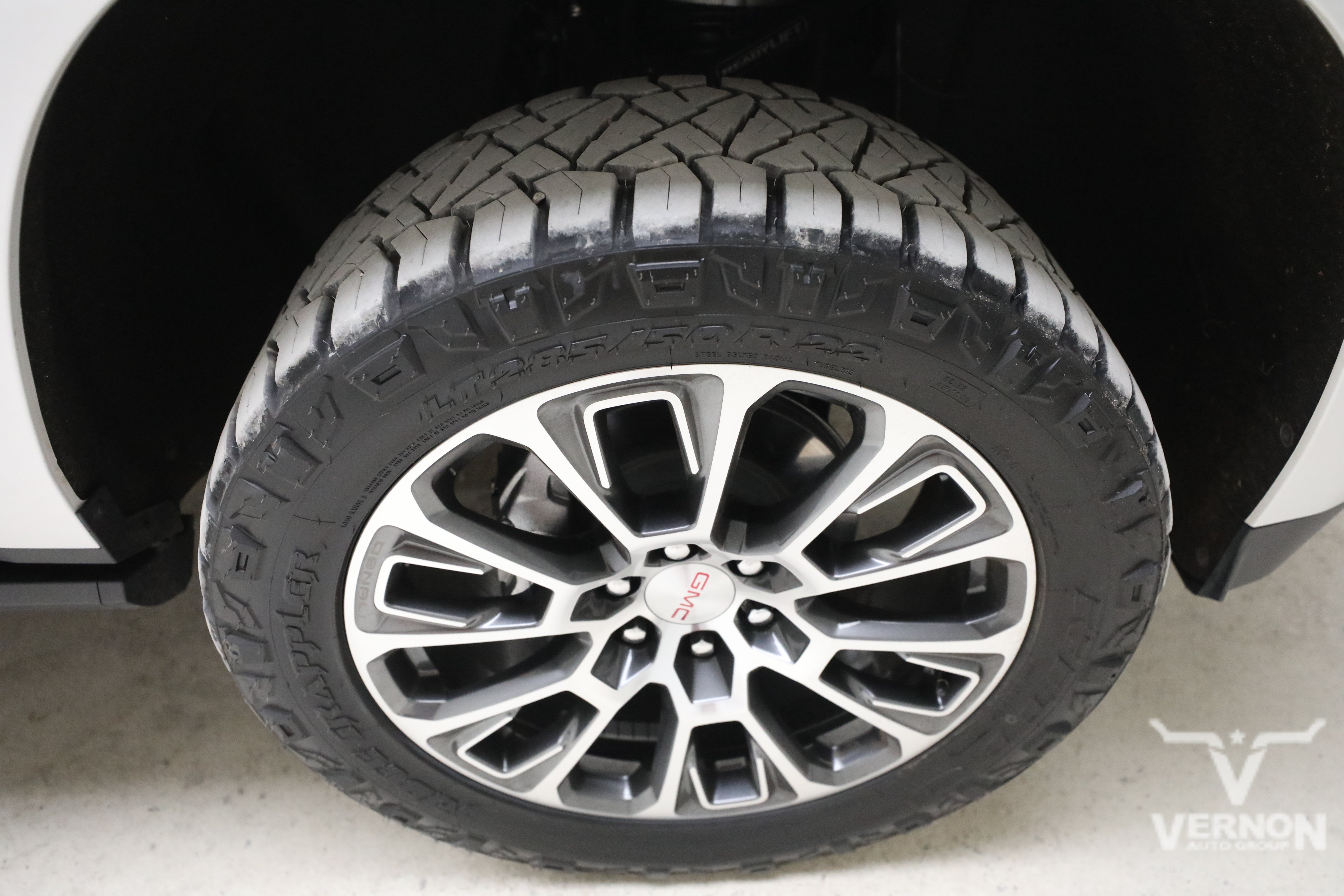 Used 2025 GMC Yukon Denali w/ Sun & Power Step Package AWD/4WD image 29