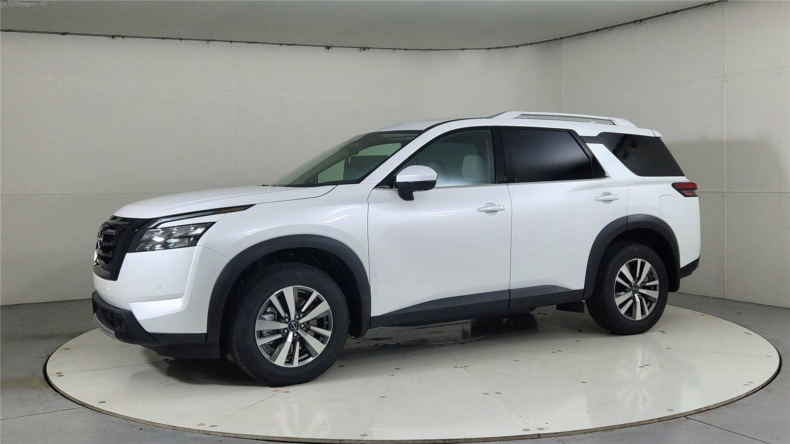 Used 2025 Nissan Pathfinder SL w/ Black Appearance Package image 3