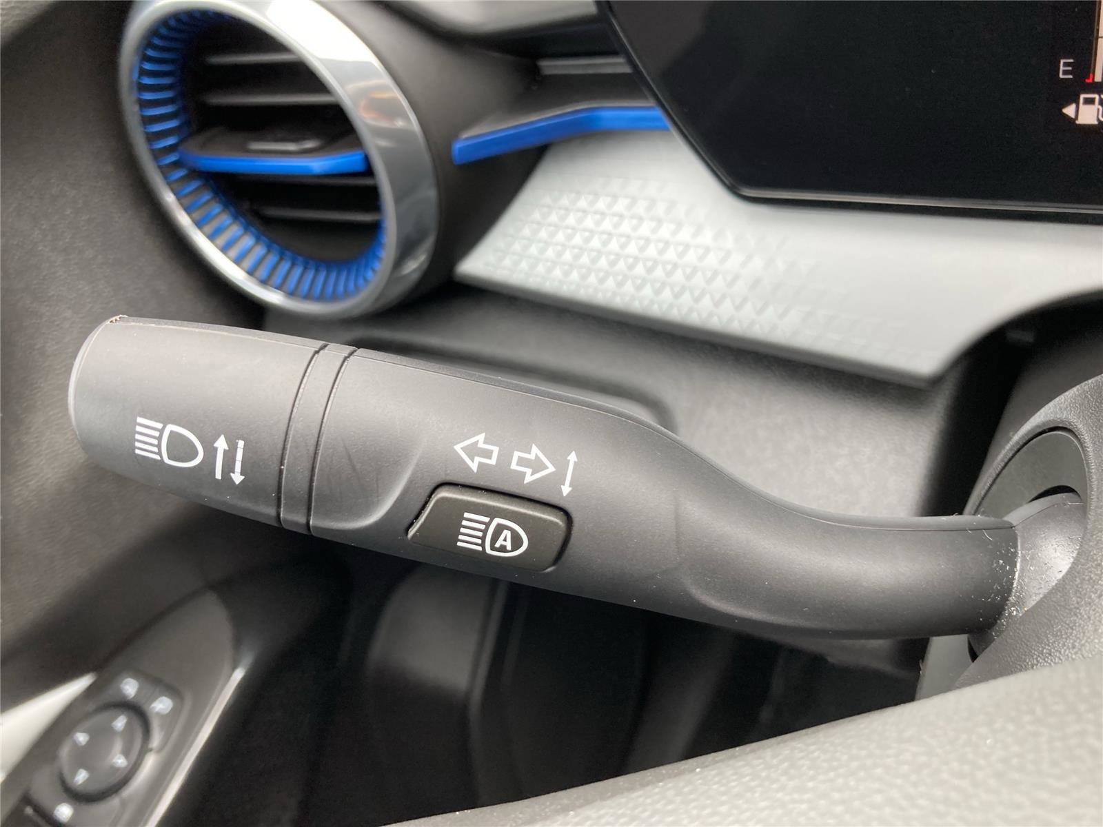 Used 2025 Chevrolet Trax LT w/ LT Convenience Package image 21