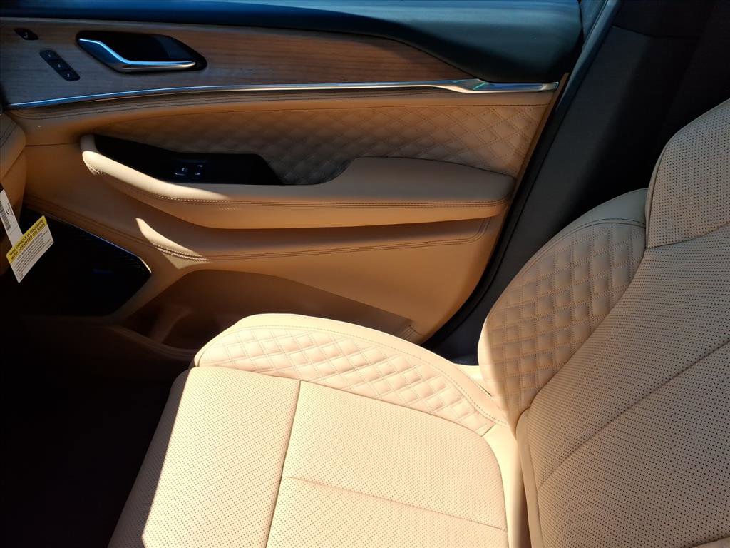 New 2026 Jeep Grand Cherokee Summit AWD/4WD image 34