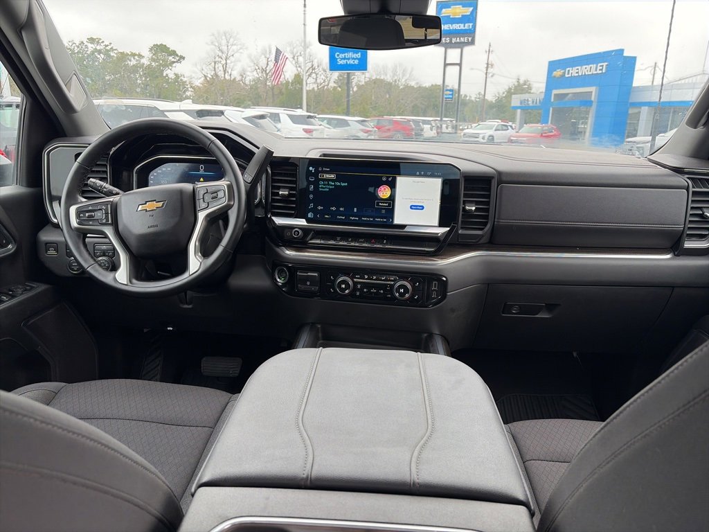 Used 2024 Chevrolet Silverado 3500 LT w/ Convenience Package image 18