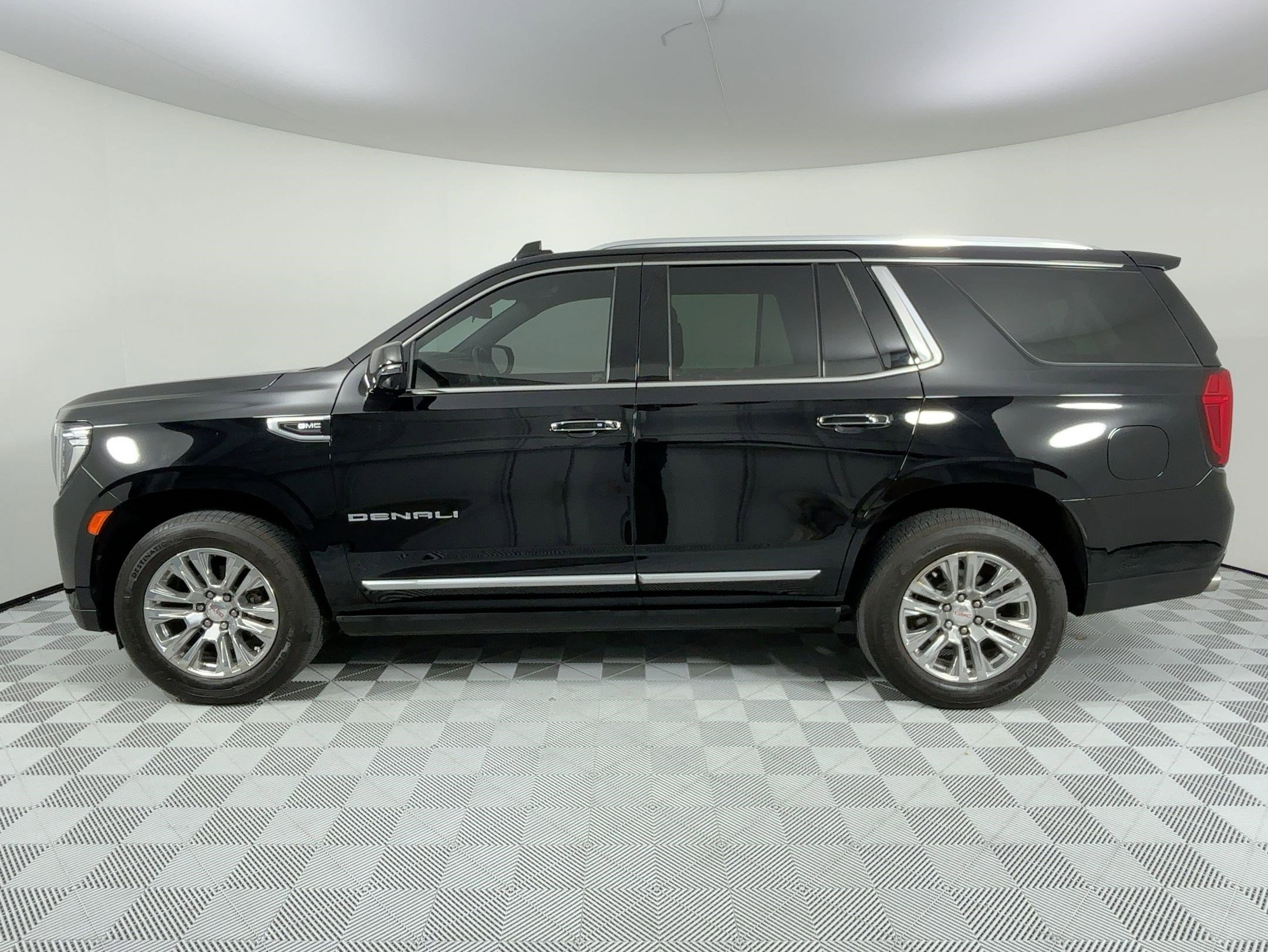 Used 2022 GMC Yukon Denali image 2