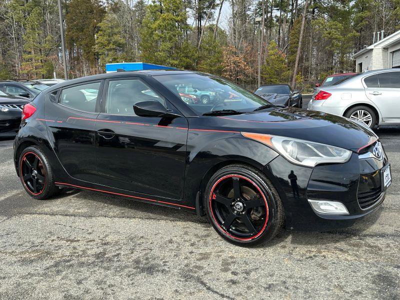 Used 2013 Hyundai Veloster w/ Style Pkg FWD image 2