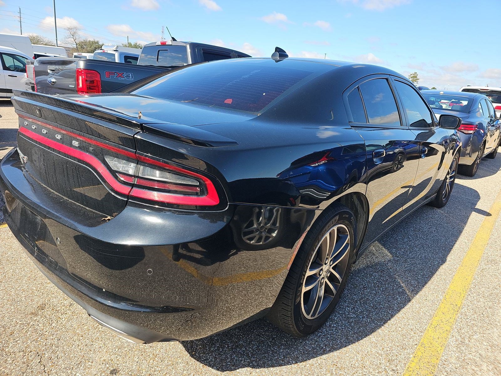 Used 2019 Dodge Charger SXT w/ Cold Weather Package image 2