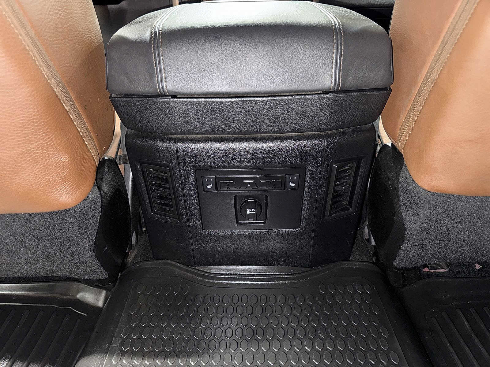 Used 2014 RAM 3500 Laramie Longhorn AWD/4WD image 34