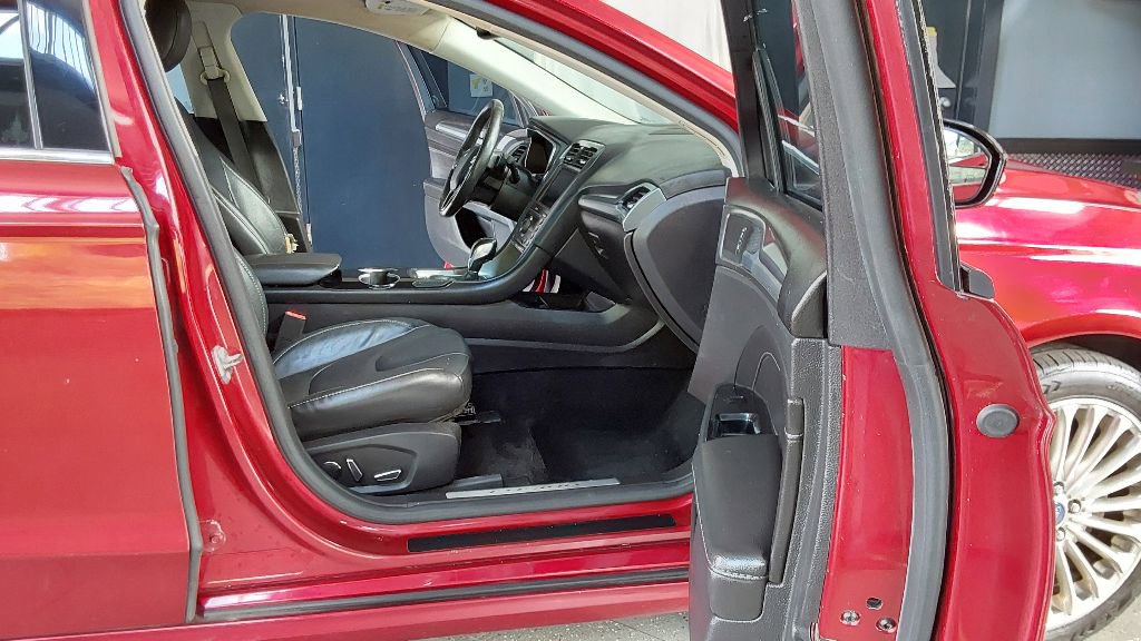 Used 2016 Ford Fusion Titanium FWD image 20