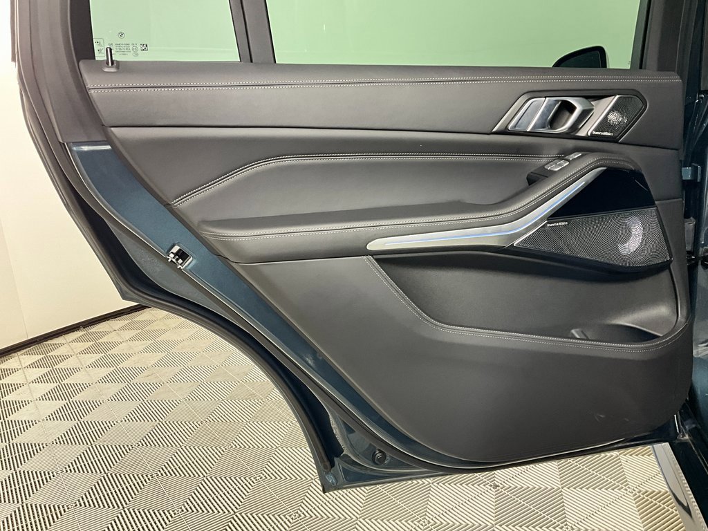 Used 2025 BMW ALPINA XB7 image 27