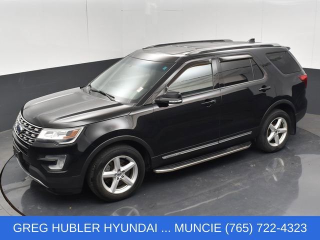 Used 2017 Ford Explorer XLT w/ Equipment Group 202A AWD/4WD image 28