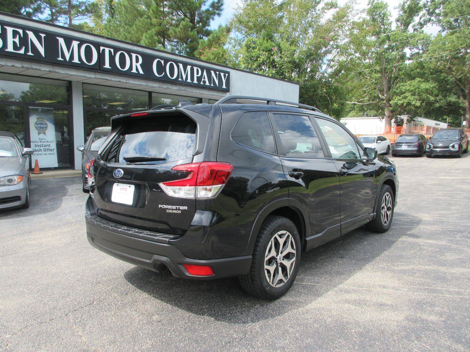 Used 2020 Subaru Forester Premium AWD/4WD image 5