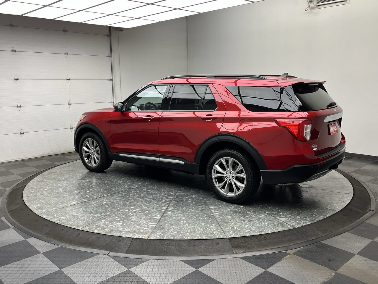 Certified 2023 Ford Explorer XLT w/ Equipment Group 202A AWD/4WD image 2