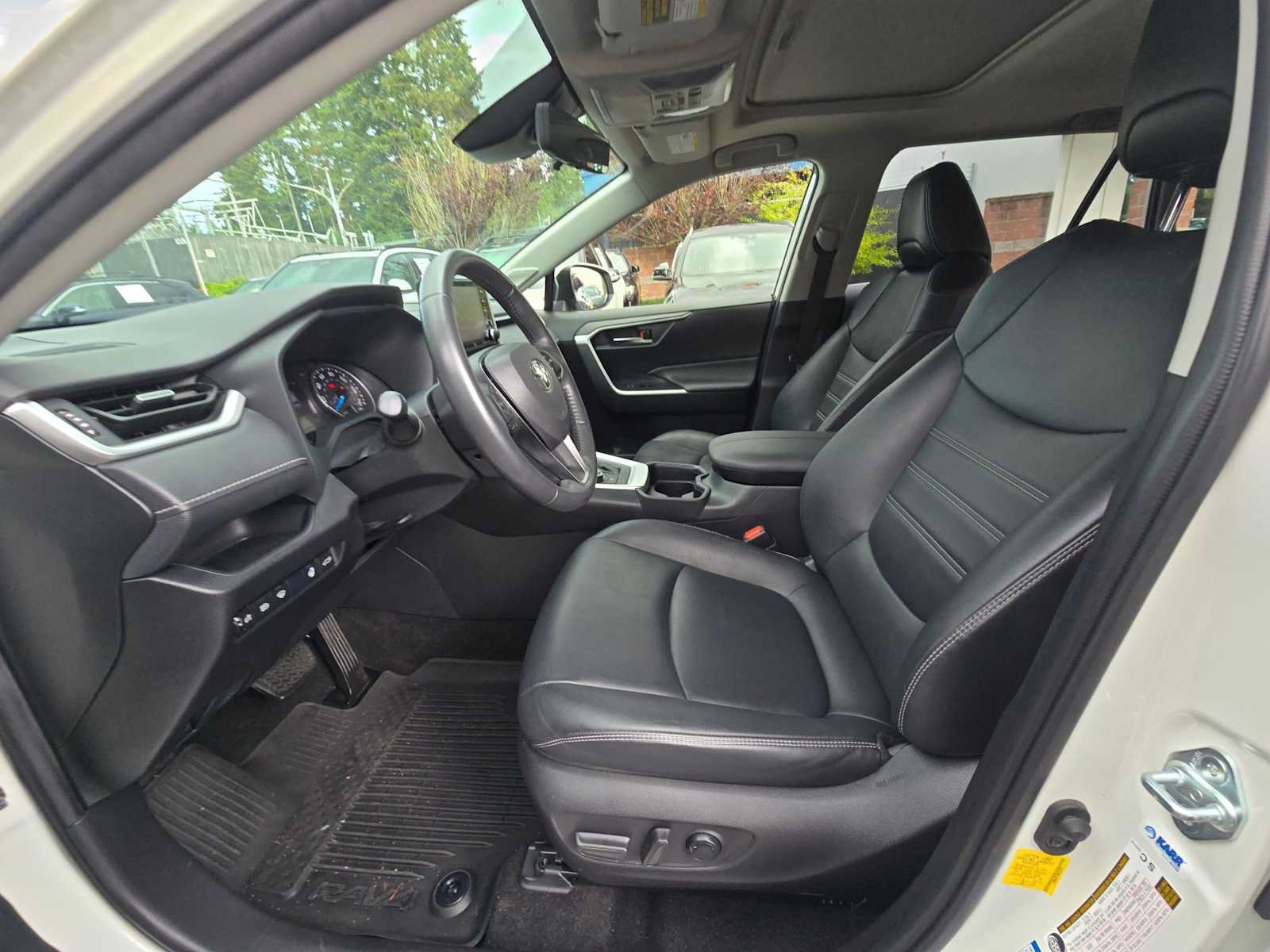 Used 2021 Toyota RAV4 XLE Premium AWD/4WD image 21