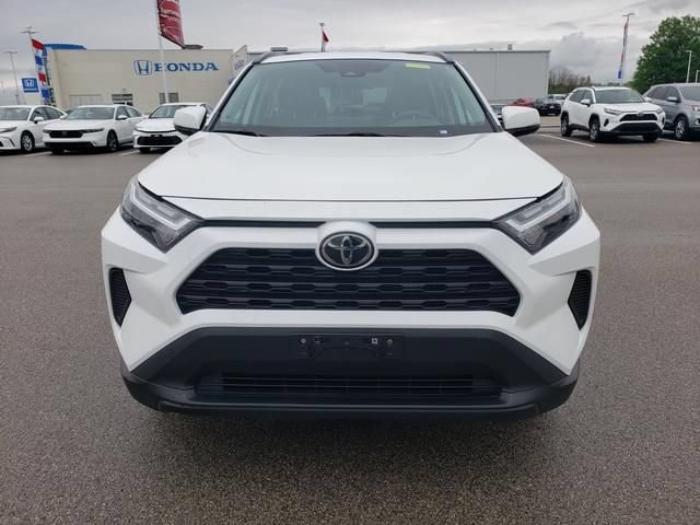 Used 2025 Toyota RAV4 XLE AWD/4WD image 2