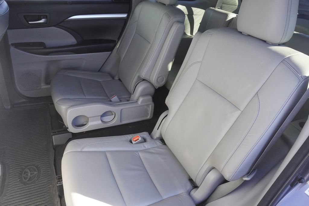 Used 2018 Toyota Highlander XLE image 30