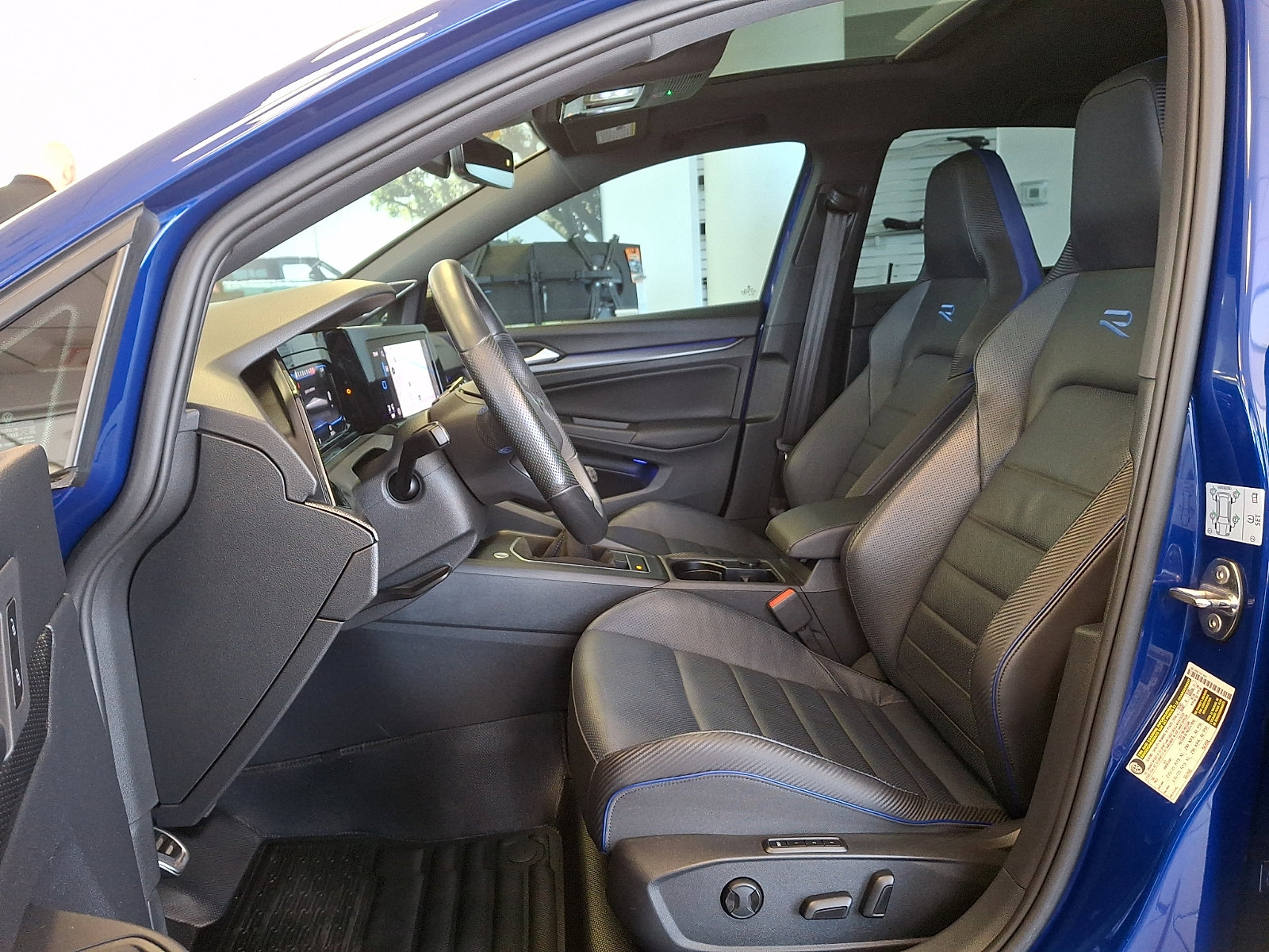 Used 2022 Volkswagen Golf R image 10