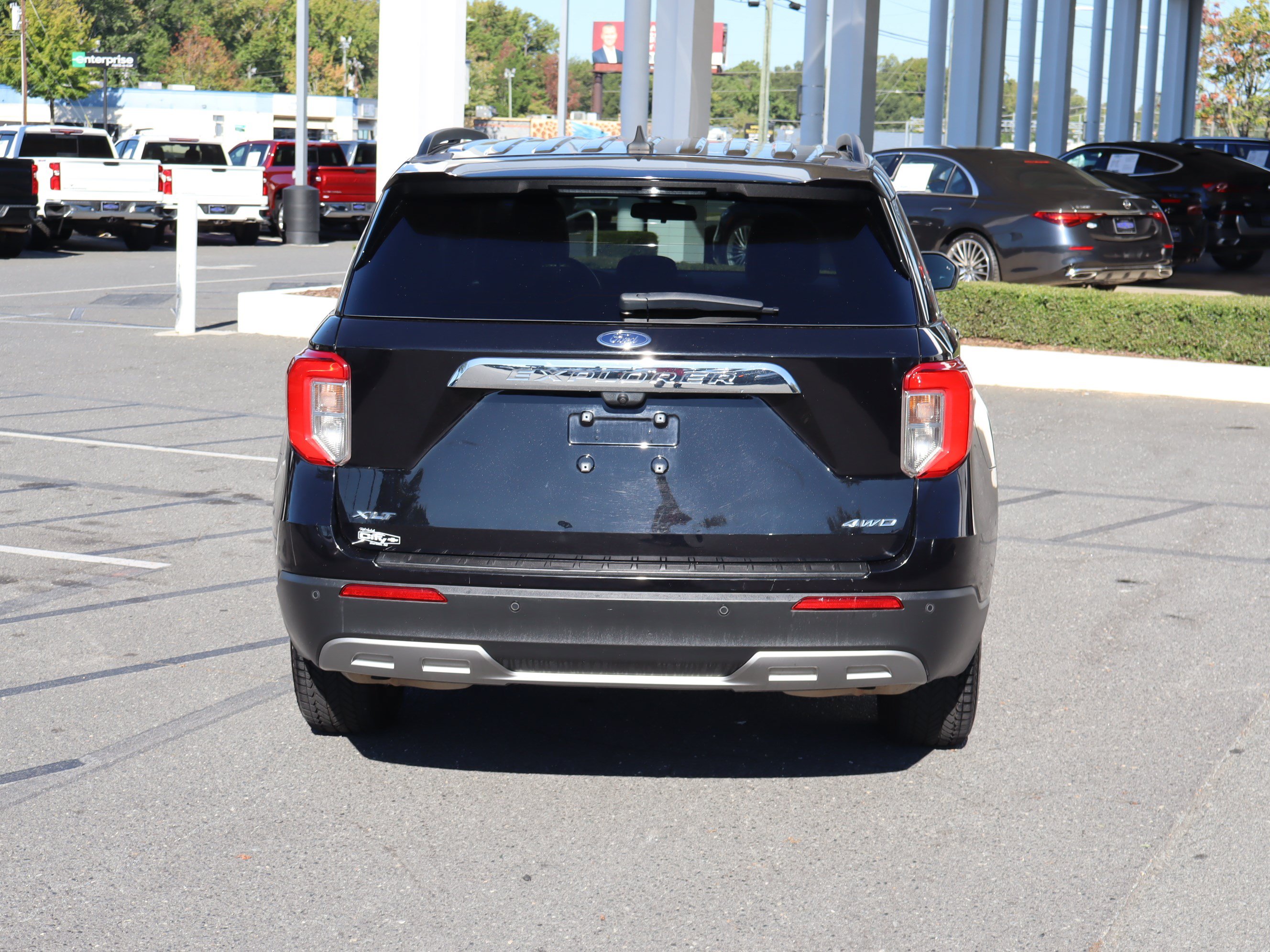 Used 2023 Ford Explorer XLT w/ Equipment Group 202A AWD/4WD image 9