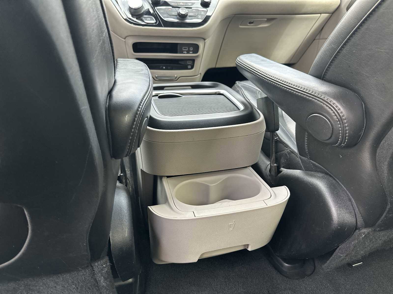 Used 2018 Chrysler Pacifica Limited w/ Advanced Safetytec Group image 21