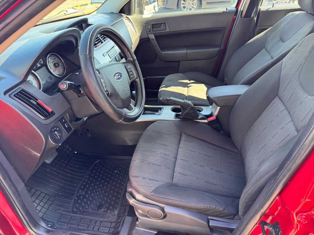 Used 2009 Ford Focus SE FWD image 10