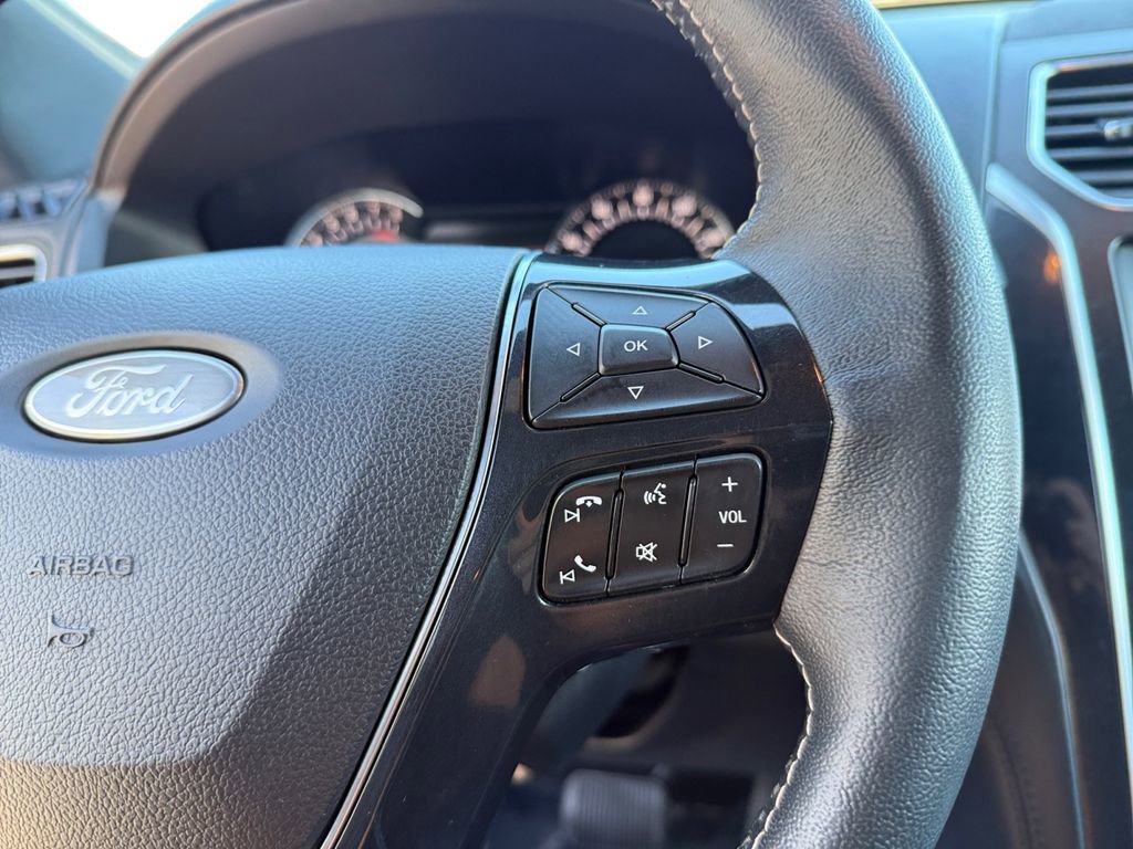 Used 2017 Ford Explorer Platinum image 16