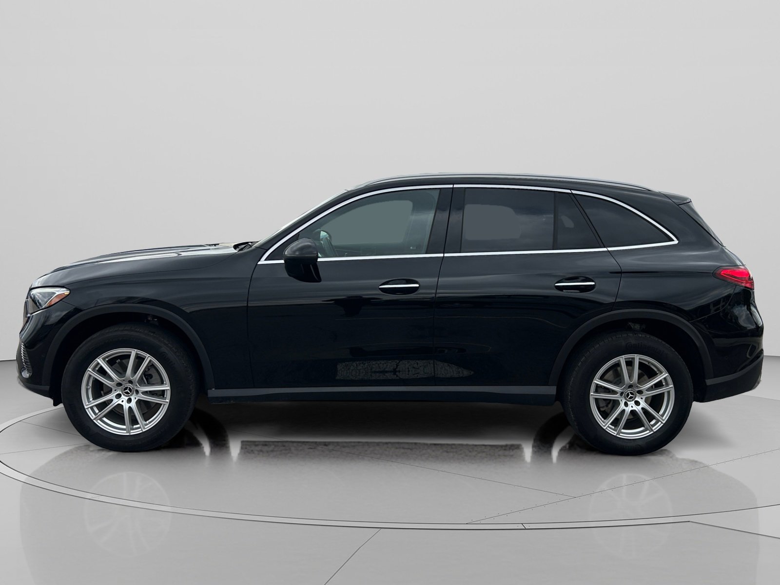 Used 2025 Mercedes-Benz GLC 300 image 2