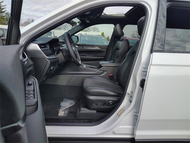 New 2025 Jeep Grand Cherokee L Altitude image 2