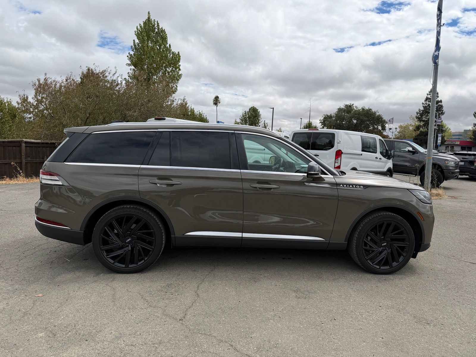 Used 2025 Lincoln Aviator Reserve w/ Equipment Group 201A AWD/4WD image 6