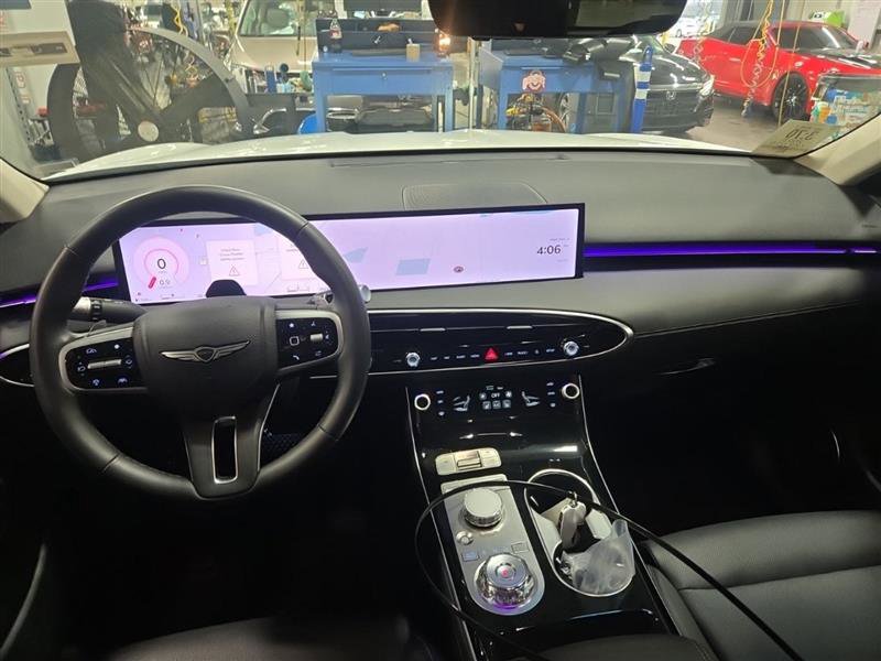 Used 2026 Genesis GV70 2.5T image 3