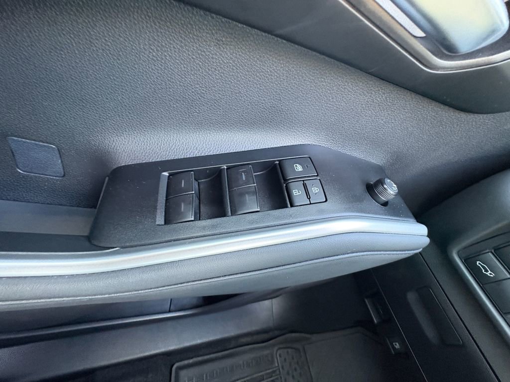 Used 2025 Toyota Highlander XLE image 15