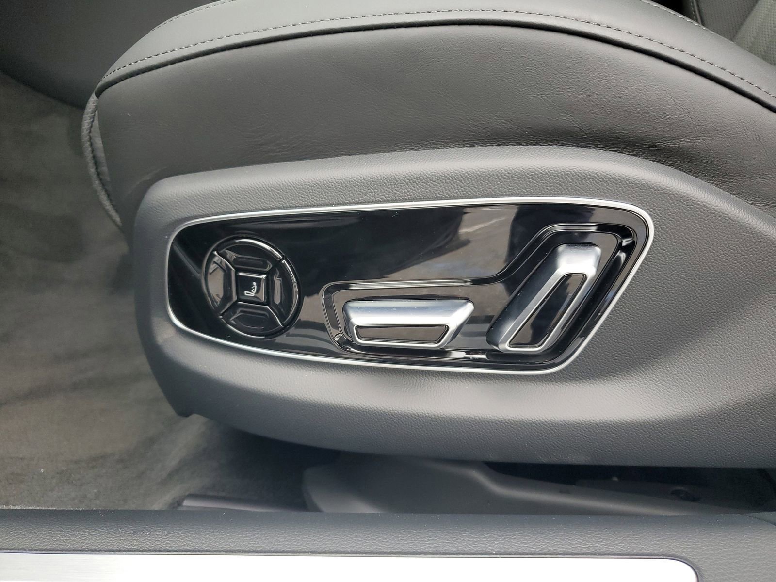 New 2026 Audi A8 L 3.0T AWD/4WD image 25