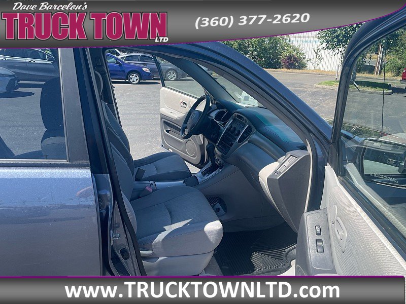 Used 2005 Toyota Highlander 2WD V6 w/ Appearance Pkg image 14