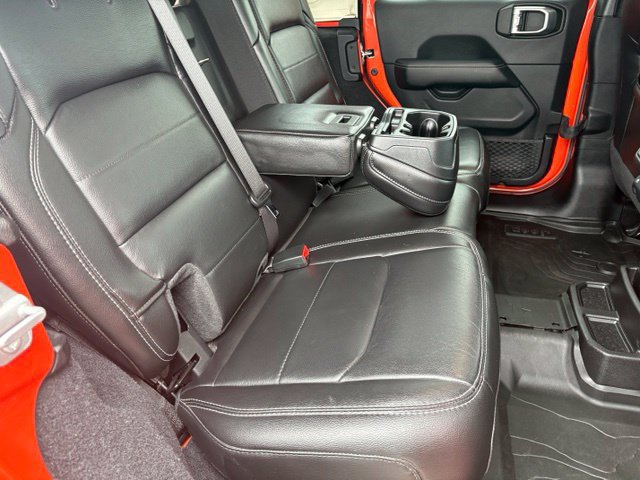 Used 2020 Jeep Wrangler Unlimited Sahara w/ Uconnect 4C Nav & Sound Group AWD/4WD image 18