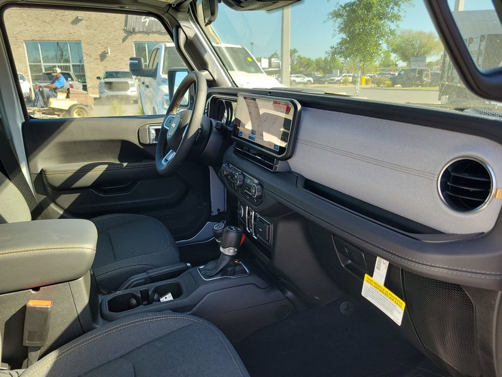 Used 2024 Jeep Wrangler Sahara image 32