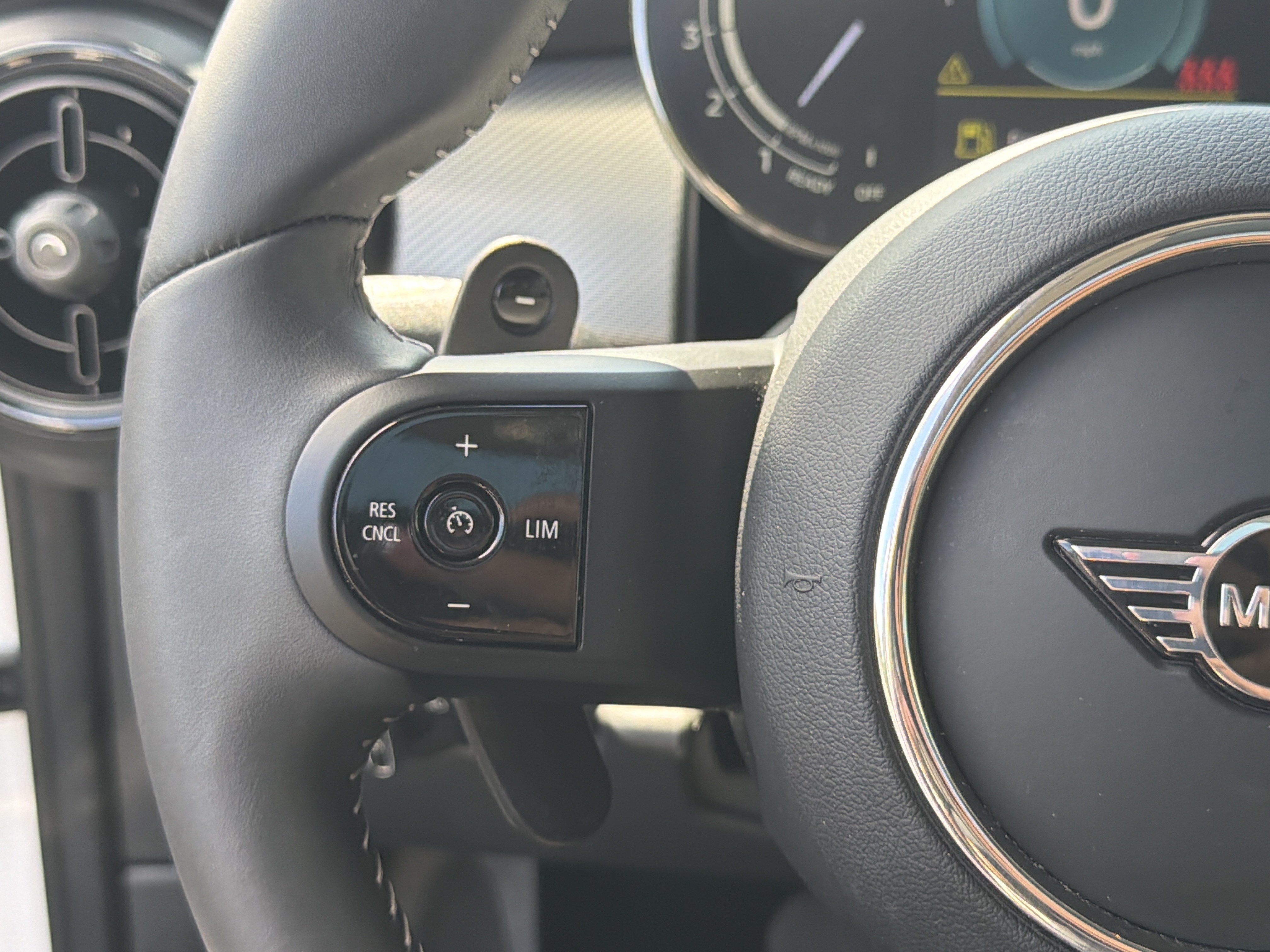 Used 2024 MINI Cooper S w/ Signature Upholstery Package FWD image 30